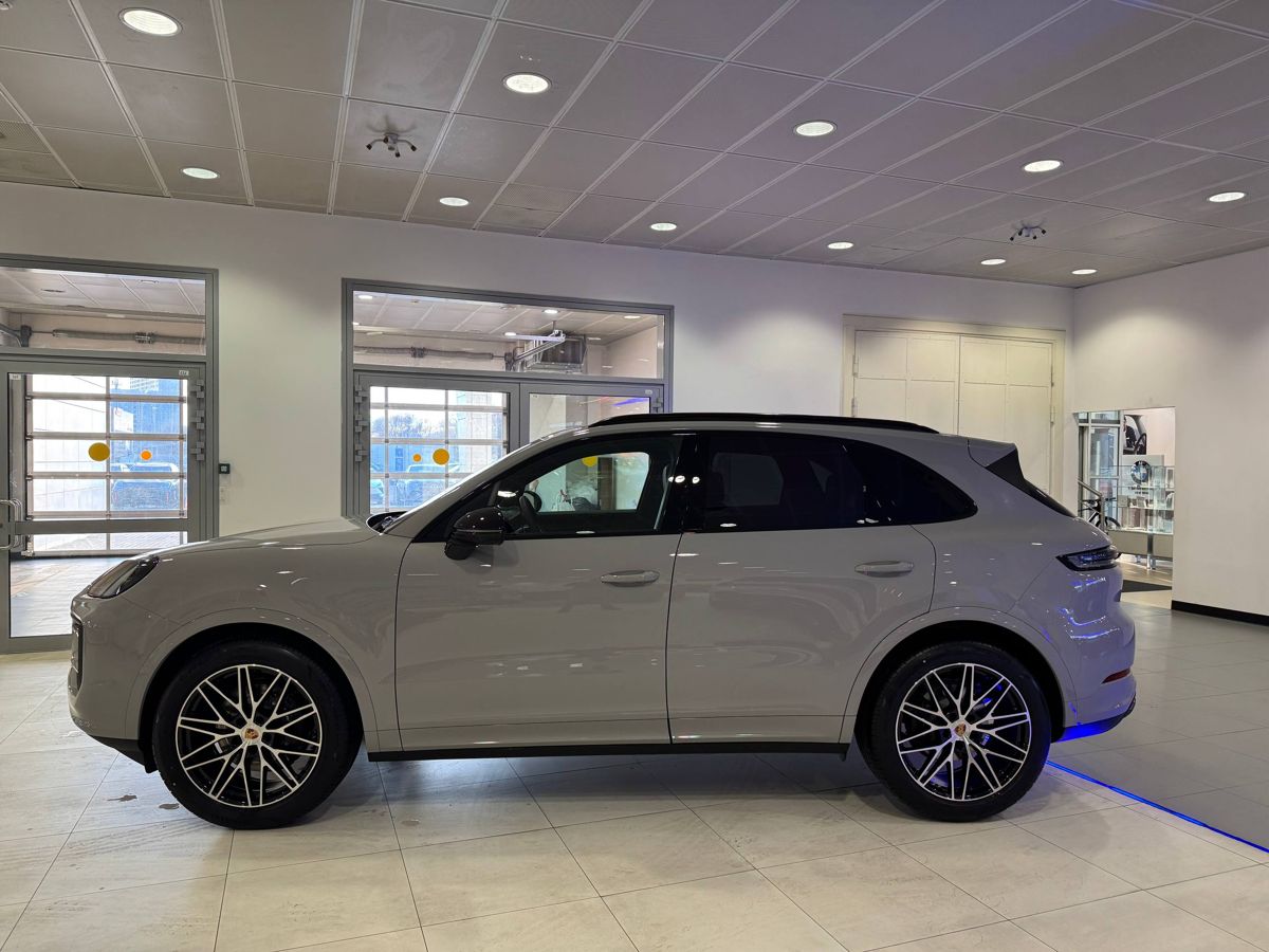 Автомобиль Porsche Cayenne III [рестайлинг] 3.0 AT 4WD (353 л.с.) Base Серый 2026 