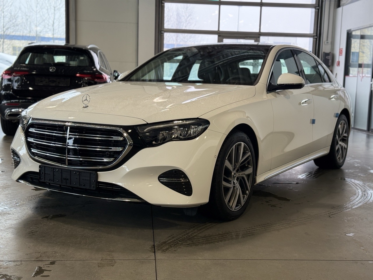 Автомобиль Mercedes-Benz E-Класс VI поколение (W214/S214) 2.0d AT 4Matic (197 л.с.) Base Белый 2025 