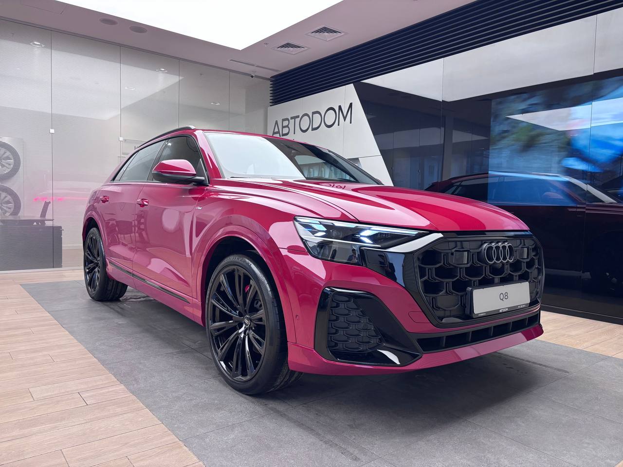Автомобиль Audi Q8 I (4M) [рестайлинг] 3.0d AT 4WD (249 л.с.) 45 TDI Красный 2025 