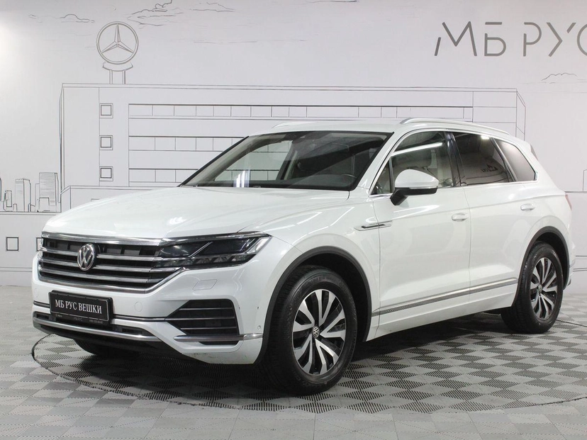 Автомобиль Volkswagen Touareg III поколение 3.0d AT 4WD (249 л.с.) Business Белый 2020 с пробегом 106 000 км