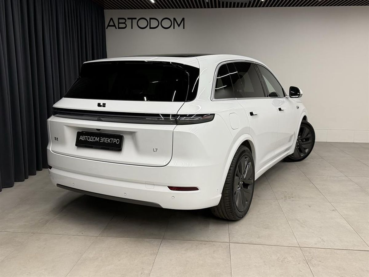 Автомобиль LiXiang L7 I [рестайлинг] 52.3 kWh 1.5hyb AT 4WD (449 л.с.) Ultra Белый 2025 