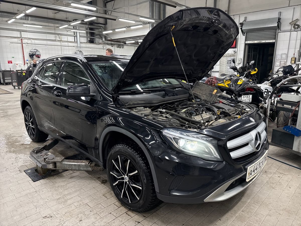 Автомобиль Mercedes-Benz GLA I поколение (X156) 200 2.1d AMT (136 л.с.) Base Чёрный 2015 с пробегом 128 012 км