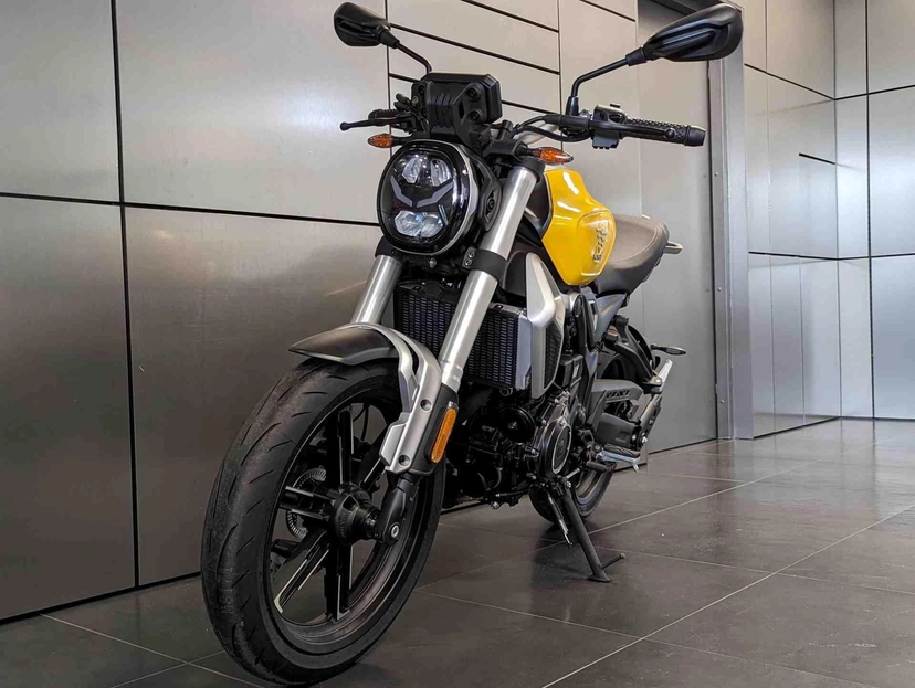 Мотоцикл VOGE AC300X I поколение 300ACX Base Жёлтый 2024 