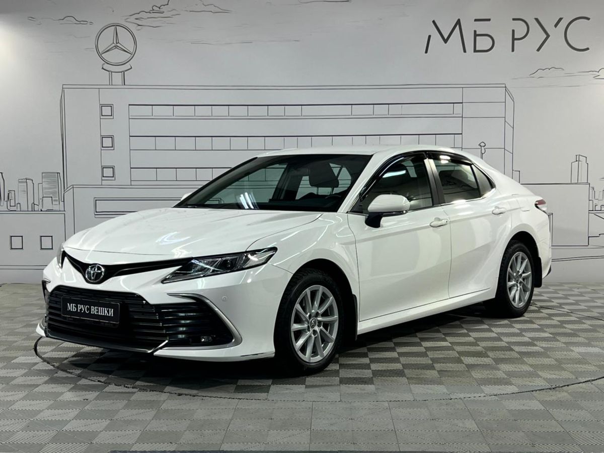 Автомобиль Toyota Camry VIII (XV70) [рестайлинг] 2.0 CVT (150 л.с.) Стандарт Белый 2021 с пробегом 76 000 км
