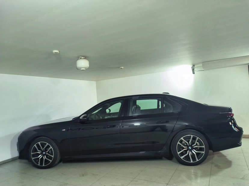 Автомобиль BMW 7 серии VII поколение (G70) 3.0d AT 4WD (286 л.с.) M Sport Pro Чёрный 2022 с пробегом 30 000 км