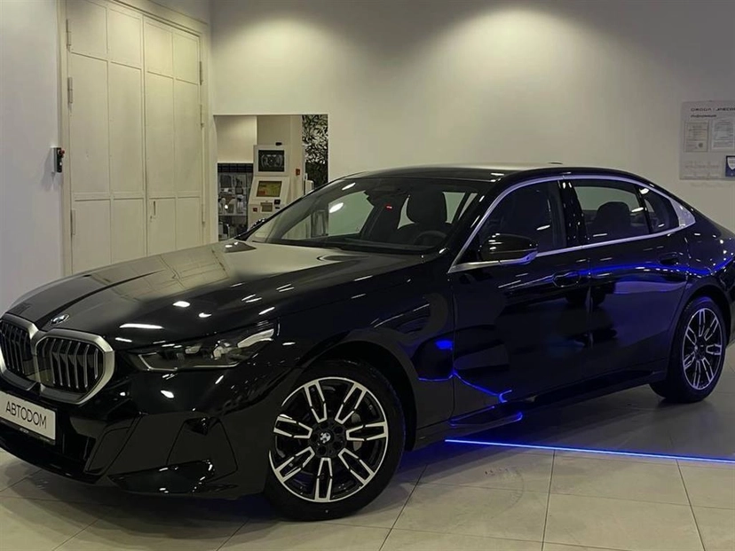 Автомобиль BMW 5 серии VIII поколение (G60) 2.0 AT 4WD (258 л.с.) Base Чёрный 2025