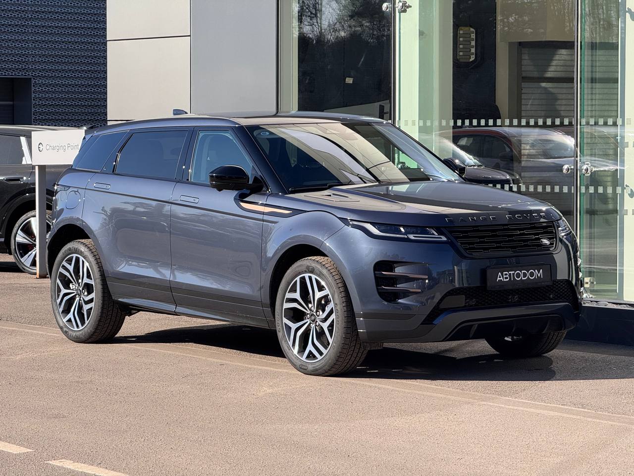 Автомобиль Land Rover Range Rover Evoque II [рестайлинг] 2.0 AT 4WD (249 л.с.) R-Dynamic SE Синий 2025 