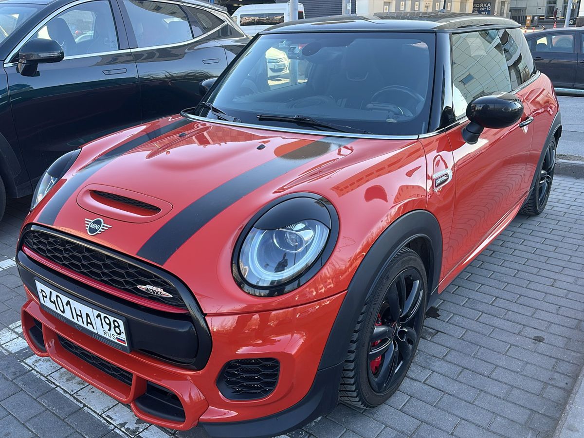 Автомобиль MINI Hatch III (F55/F56) [рестайлинг] John Cooper Works 2.0 AT (231 л.с.) John Cooper Works Оранжевый 2021 с пробегом 66 563 км