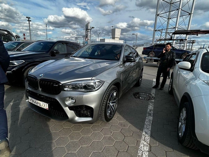 Автомобиль BMW X6 M II поколение (F86) 4.4 AT 4WD (575 л.с.) Base Серый 2015 с пробегом 90 000 км