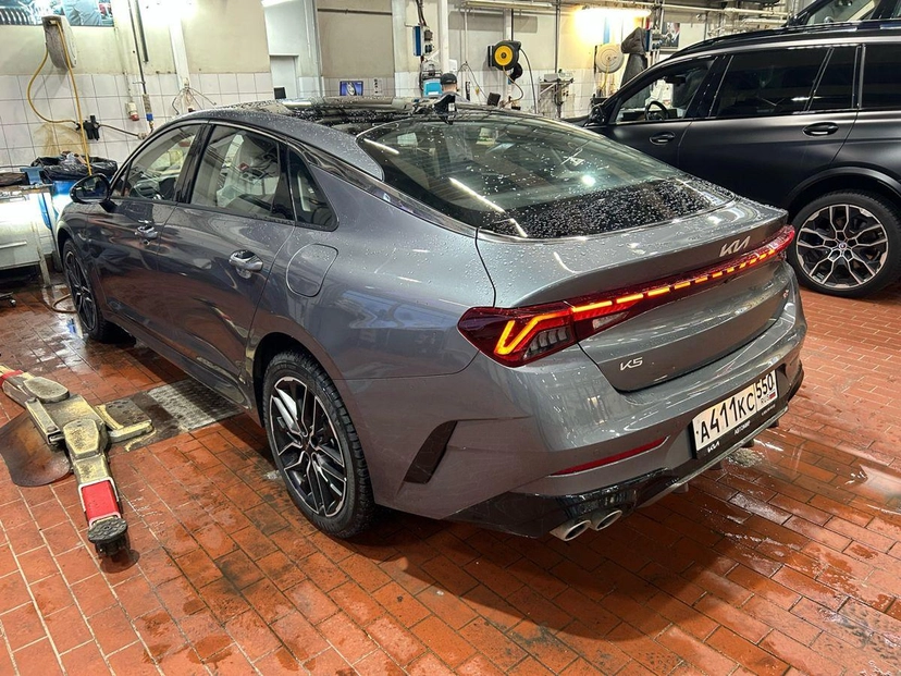 Автомобиль Kia K5 III поколение 2.0 AT (240 л.с.) Prestige Серый 2025 с пробегом 2 683 км