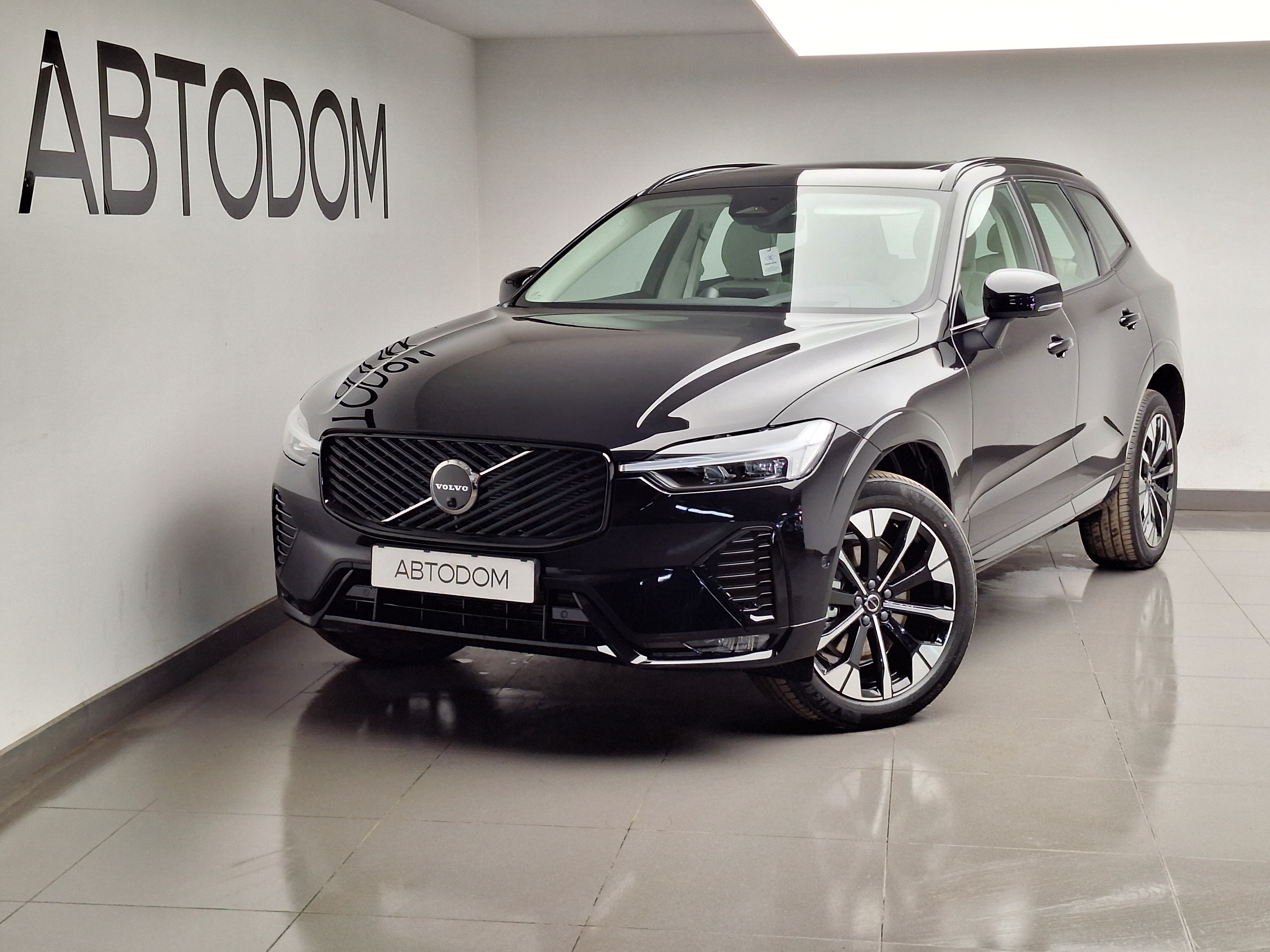 Автомобиль Volvo XC60 II [рестайлинг] 2.0 AT 4WD (250 л.с.) Deluxe Чёрный 2025 