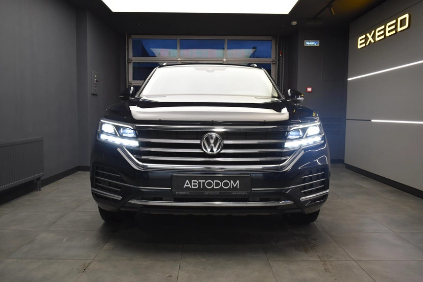 Автомобиль Volkswagen Touareg III поколение 3.0d AT 4WD (249 л.с.) Base Чёрный 2018 с пробегом 66 413 км