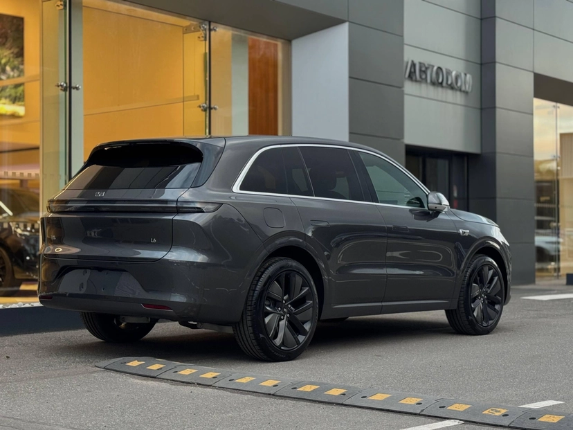 Автомобиль LiXiang L6 I поколение 1.5hyb AT 4WD (408 л.с.) Max Серый 2025
