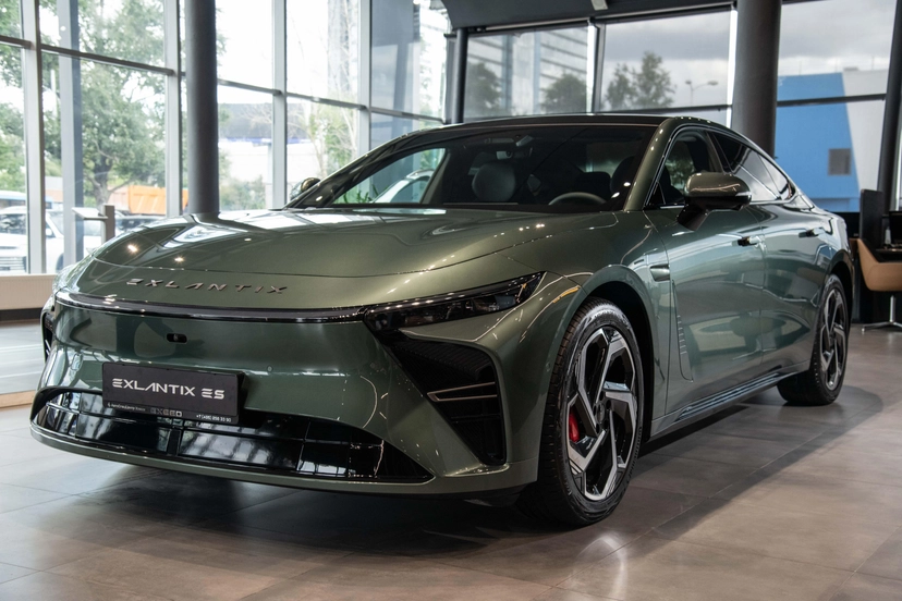 Автомобиль EXEED EXLANTIX ES I поколение 1.5hyb AT 4WD (469 л.с.) Base Зелёный 2025