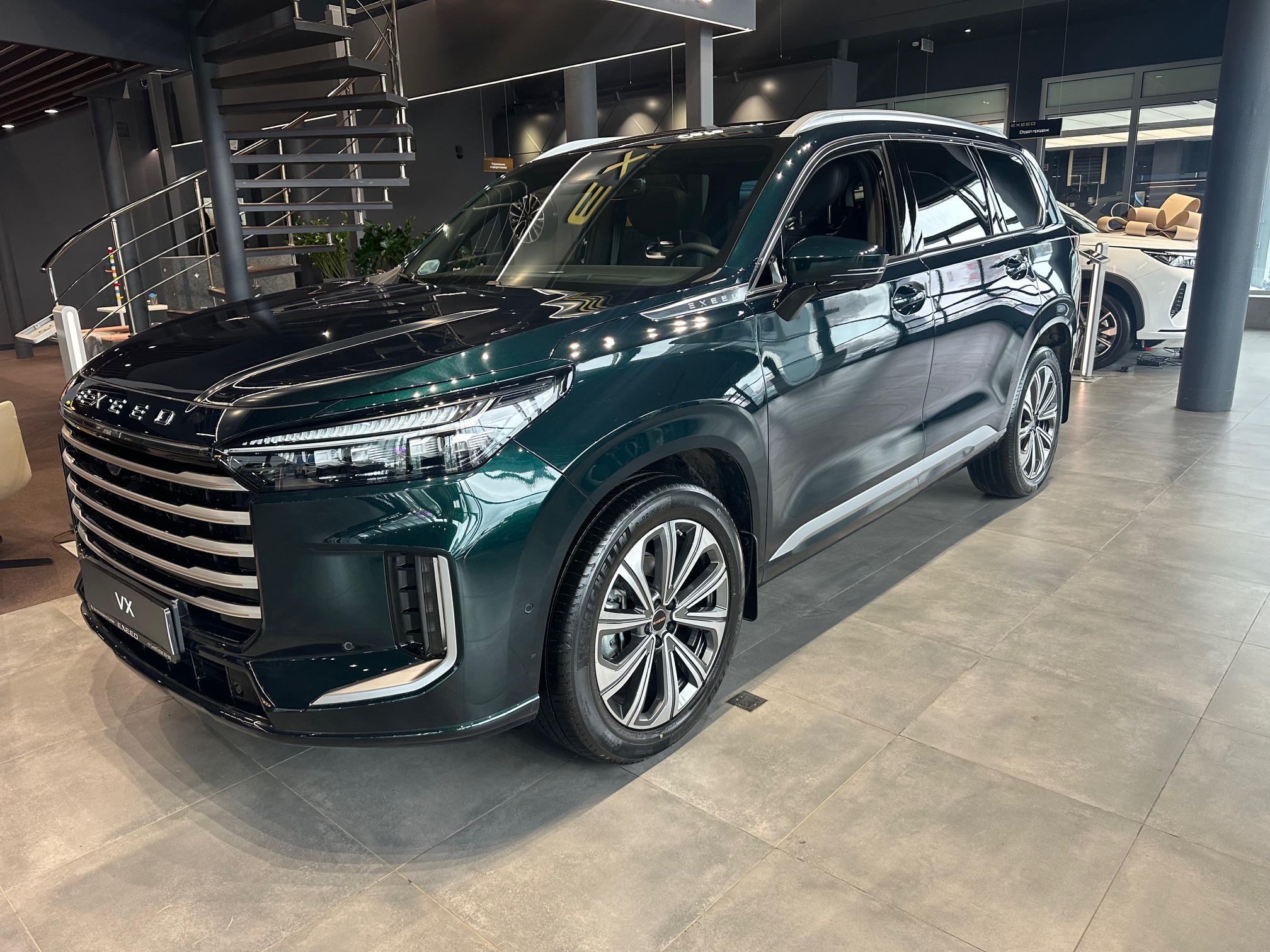 Автомобиль EXEED VX I [рестайлинг] 2.0 AT 4WD (249 л.с.) Президент 6 мест Зелёный 2025 