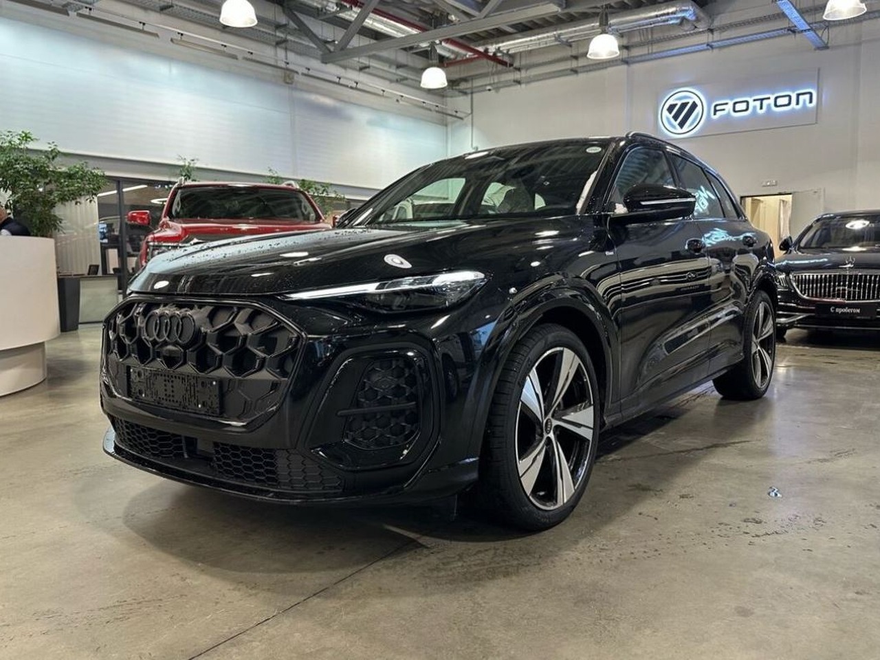 Автомобиль Audi Q5 III поколение 2.0 AMT 4WD (272 л.с.) S-Line Чёрный 2025 