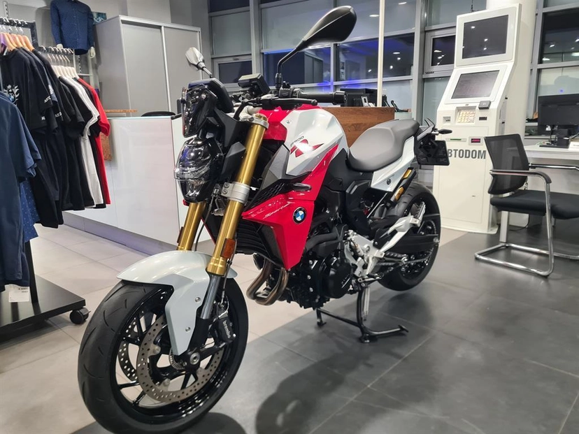 Мотоцикл BMW Motorrad F 900 R I поколение F 900 R Base Красный 2020 с пробегом 6 240 км