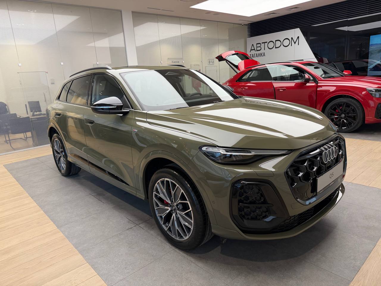 Автомобиль Audi Q5 III поколение 2.0 AMT 4WD (204 л.с.) 40 TFSI Quattro Зелёный 2026 