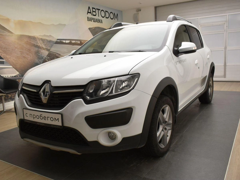 Автомобиль Renault Sandero II поколение 1.6 AT (102 л.с.) Privilege Белый 2018 с пробегом 57 687 км