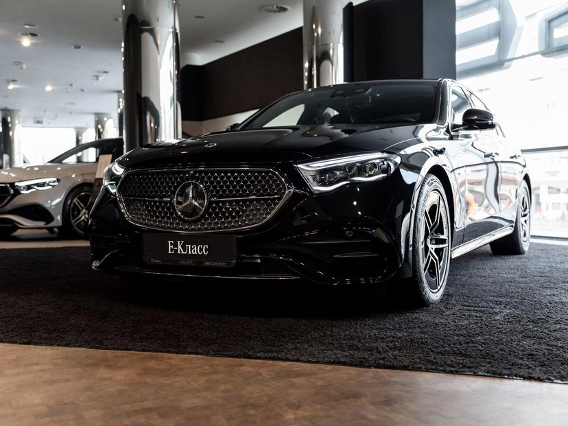 Автомобиль Mercedes-Benz E-Класс VI поколение (W214/S214) 2.0 AT 4Matic (258 л.с.) AMG Line Чёрный 2025 с пробегом 30 км