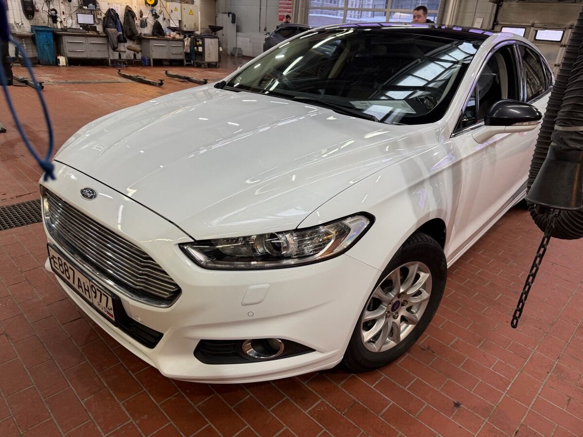 Автомобиль Ford Mondeo V поколение 2.5 AT (149 л.с.) Trend Белый 2017 с пробегом 103 800 км
