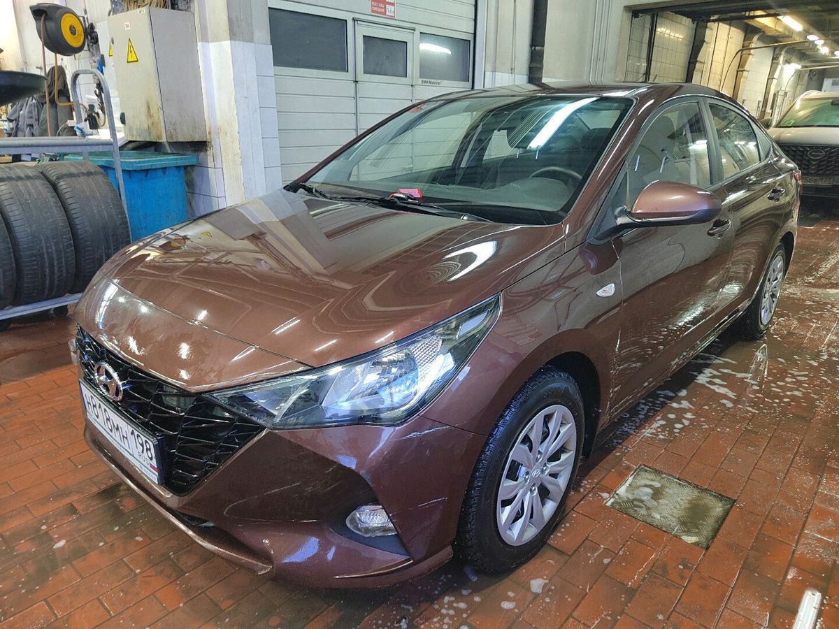 Автомобиль Hyundai Solaris II [рестайлинг] 1.6 AT (123 л.с.) Comfort + Winter Коричневый 2022 с пробегом 61 835 км