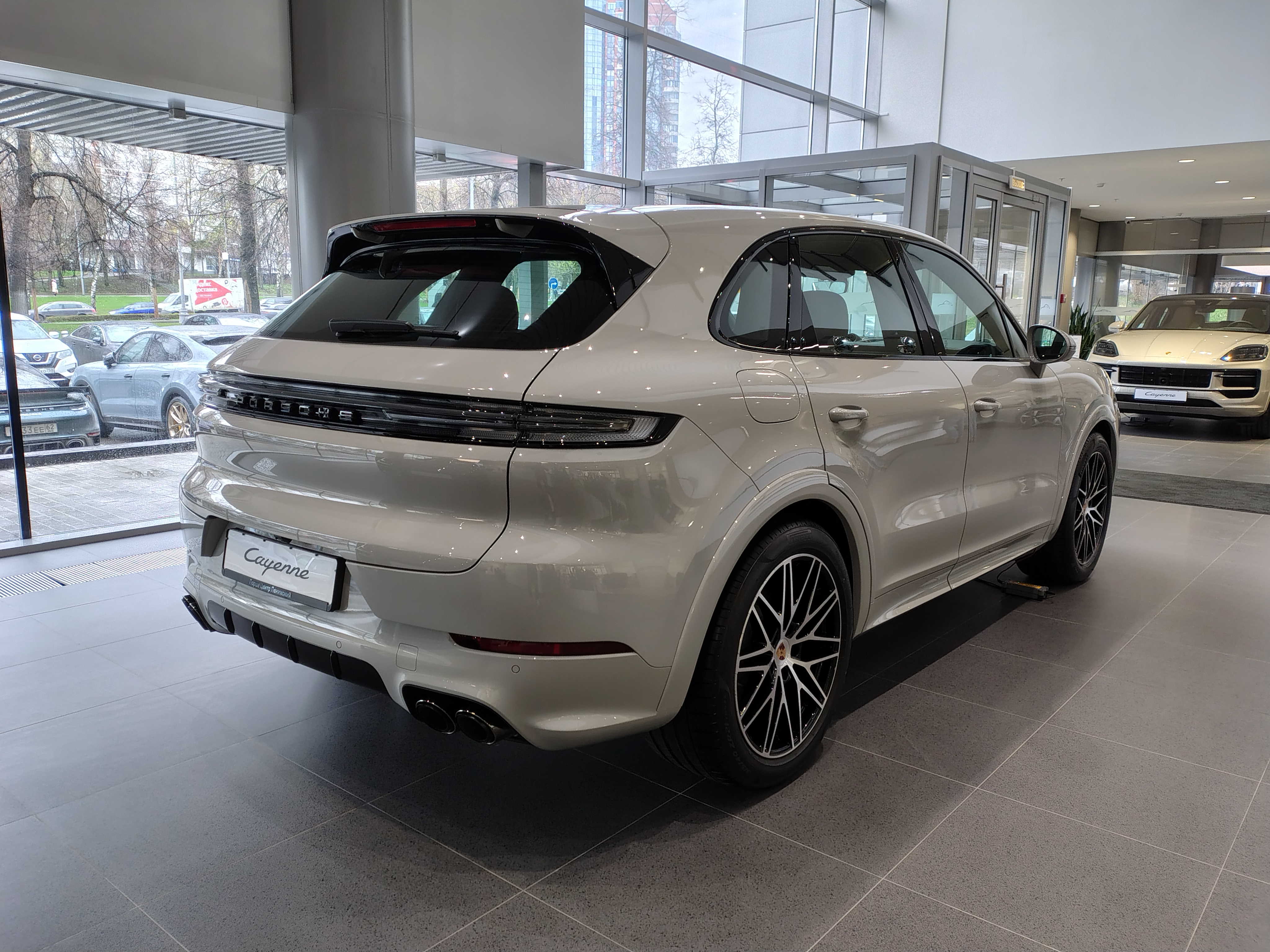 Автомобиль Porsche Cayenne III [рестайлинг] 3.0 AT 4WD (353 л.с.) Base Серый 2025 